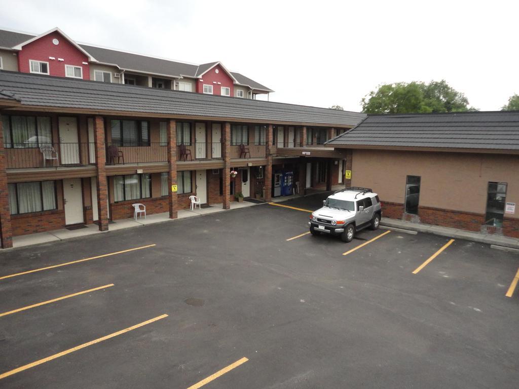North Pointe Inn And Suites Kelowna Esterno foto