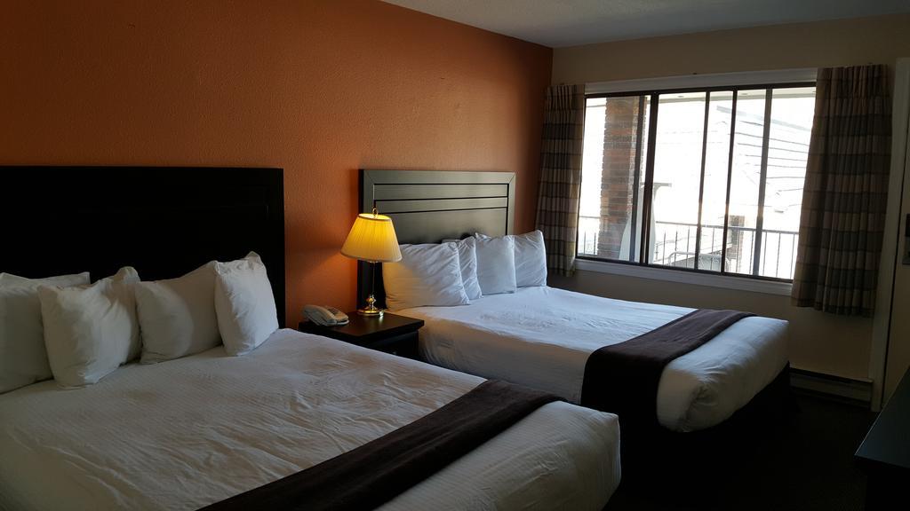 North Pointe Inn And Suites Kelowna Esterno foto