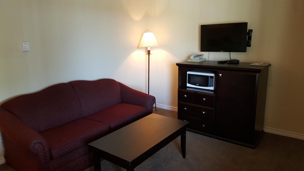 North Pointe Inn And Suites Kelowna Esterno foto