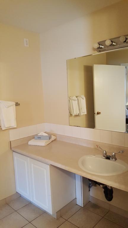 North Pointe Inn And Suites Kelowna Esterno foto