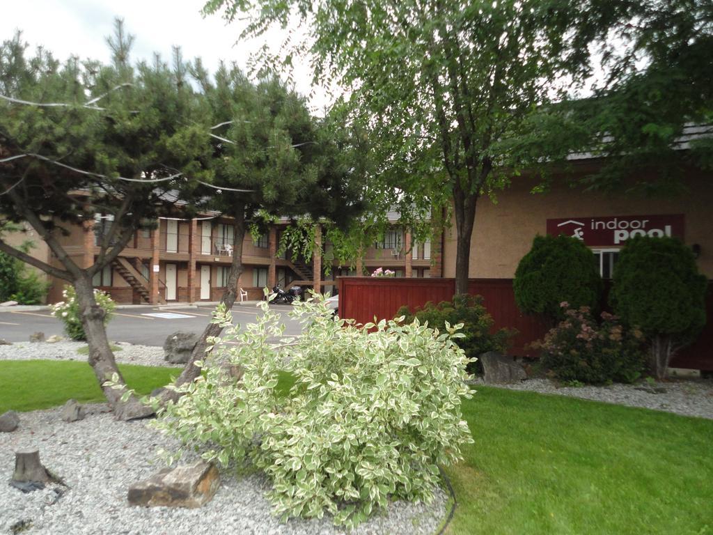 North Pointe Inn And Suites Kelowna Esterno foto